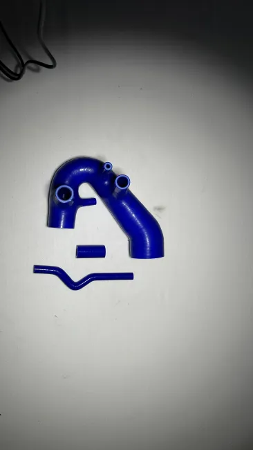 Ansaugschlauch aus Silikon für Audi A4, A6 Passat 1.8T B5 + B6 150PS blau