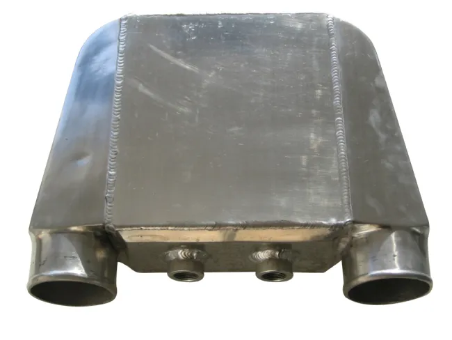 Wassergekühlter Ladeluftkühler Gesamtmaße 360x490x115mm Anschlüsse 3,5"